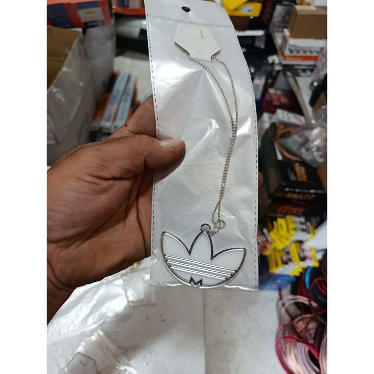 آویز طرح دار برگ تفنگ ادیداس