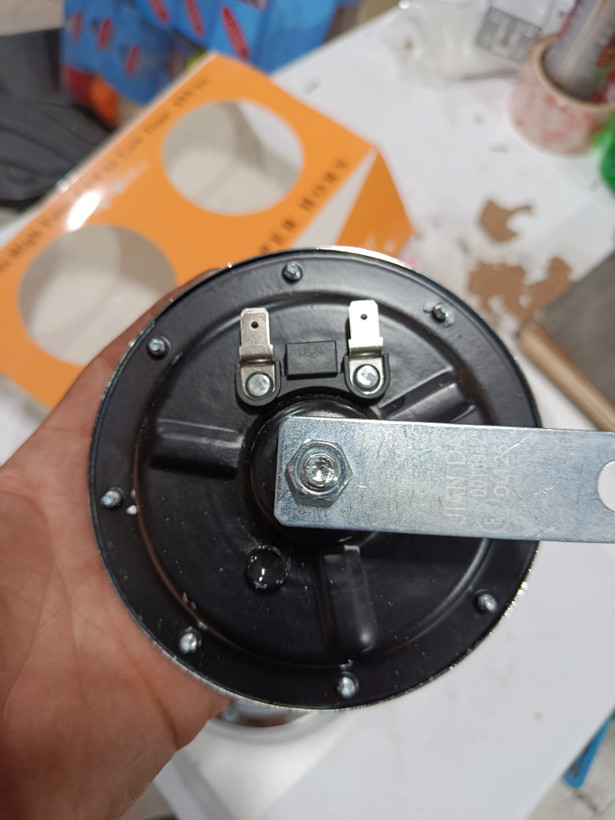 بوق بنزی جفت با پایه نگهدارنده با کیفیت صدای عالی