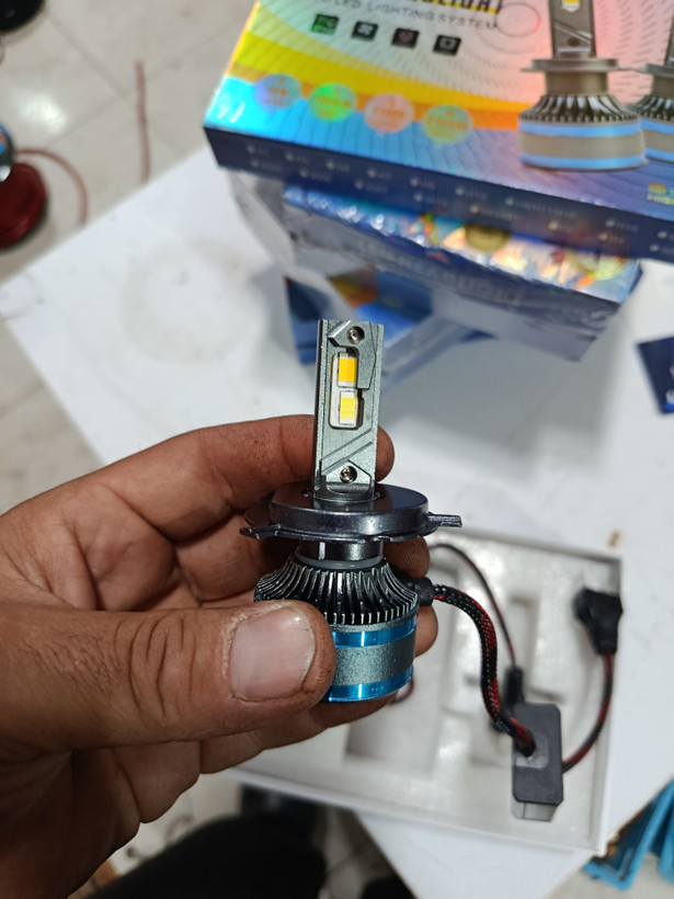 هدلایت رنگ نچرال اچ فورh4 پایه سه خار اچ فور