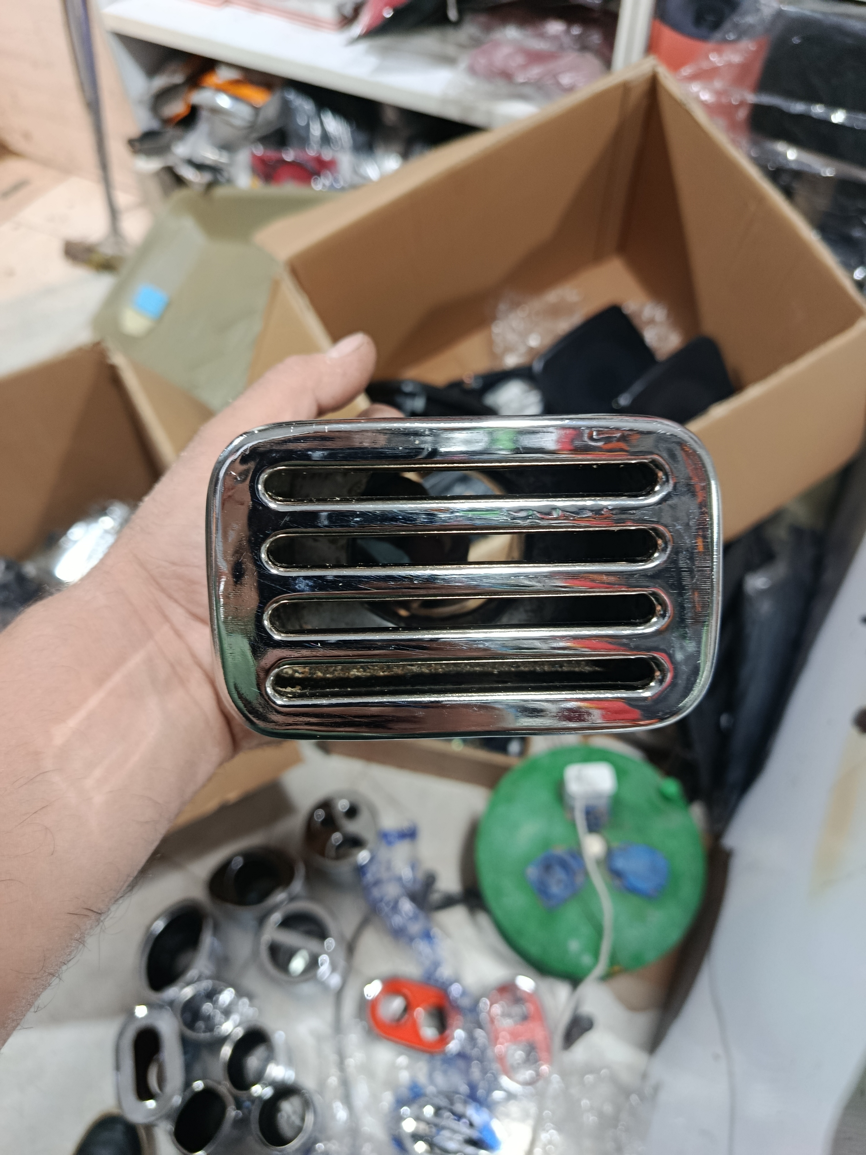 سر اگزوز مربعی خط دار بزرگ