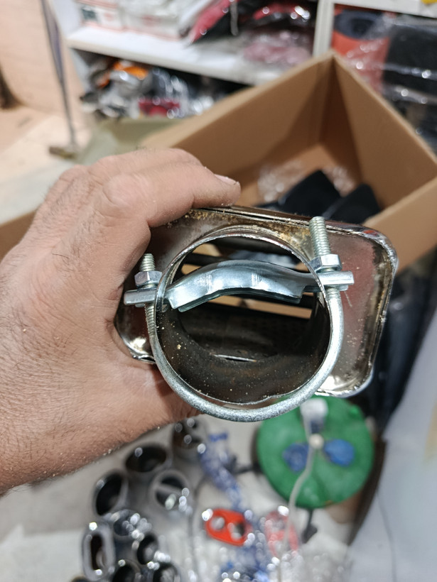سر اگزوز مربعی خط دار بزرگ