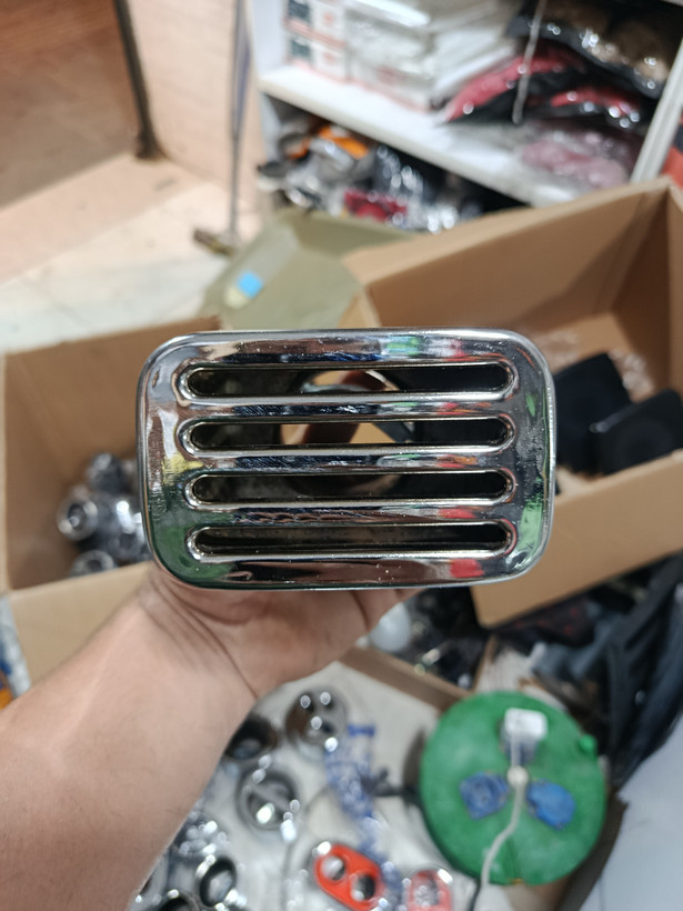 سر اگزوز مربعی خط دار بزرگ