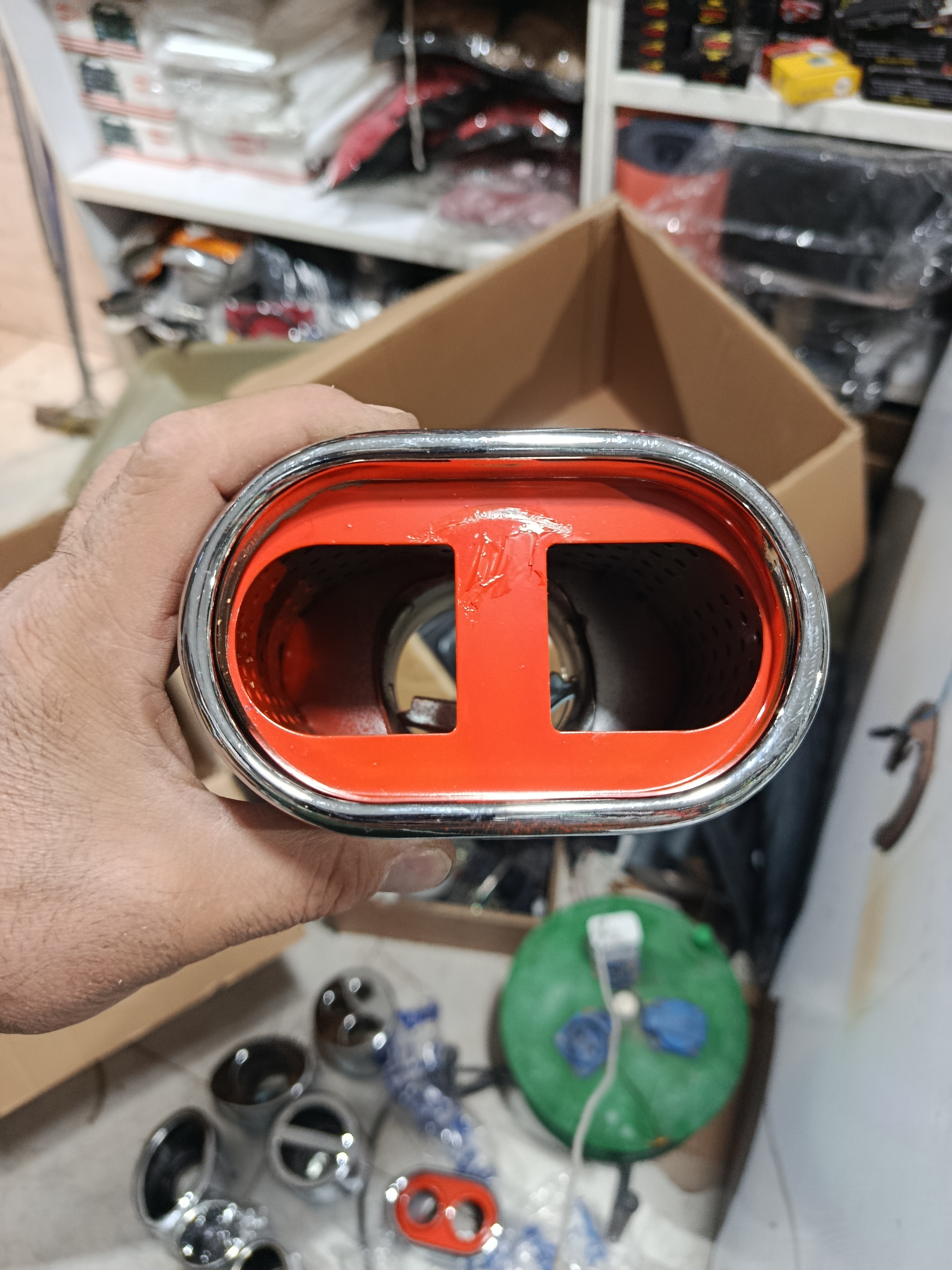 سر اگزوز مکعب دو چشم قرمز