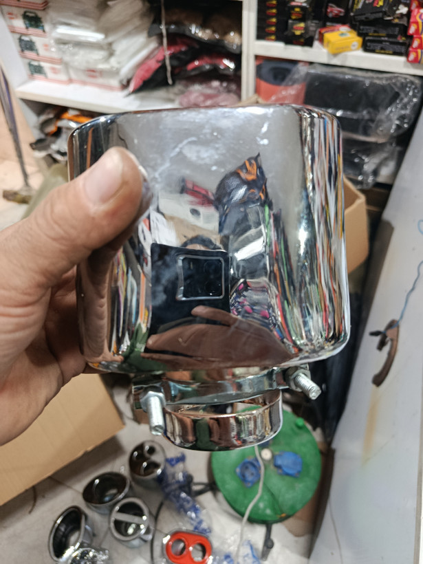 سر اگزوز مکعب دو چشم قرمز