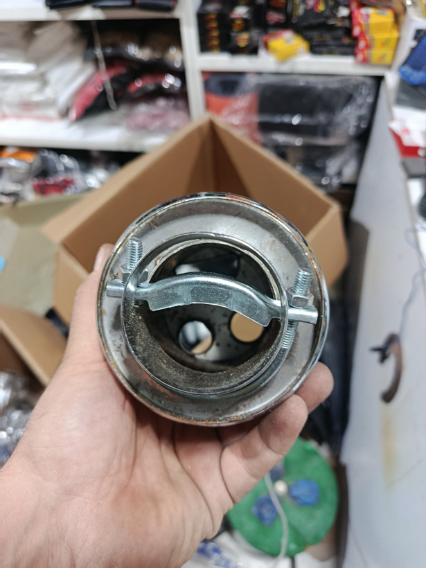 سر اگزوز گرد طرح آدم دو چشمی
