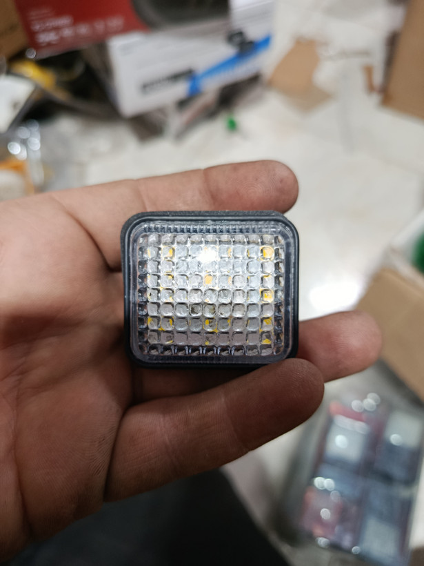 راهنما بغل رو گلگیر پژو 405