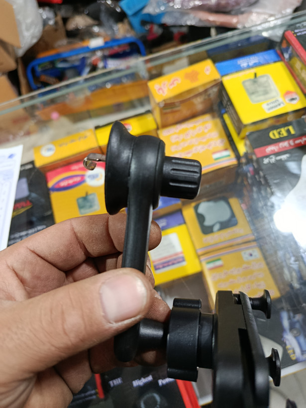 هولدر موبایل دریچه ای کولر جنس عالی وارداتی با پیچ تنظیم